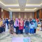 Para narasumber dan ratusan peserta berpose bersama dalam Forum Grow with Grace sebagai simbol kolaborasi penguatan peran perempuan di NTB. (Foto: Dok. PLN)