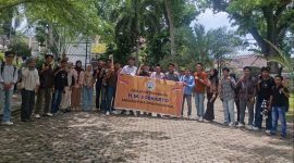 Sejumlah pemuda NTB dari Laskar Pemuda Bumi Gora menyatakan dukungan pemberian gelar Pahlawan Nasional kepada Presiden ke-2 RI, H.M. Soeharto. (Foto: Istimewa)