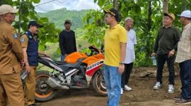 Kunjungan lapangan Kadis PUPR Lombok Barat bersama pimpinan DPRD Lombok Barat untuk melihat progres pekerjaan Jalan Lendang Re–Menjut. (Foto: Istimewa)