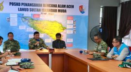 PLN bersama TNI, Polri, dan Pemerintah Aceh menggelar rapat koordinasi di Posko Penanganan Bencana Lanud Sultan Iskandar Muda guna mempercepat recovery kelistrikan Aceh. (Foto: Dok. PLN)