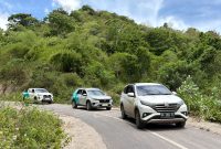 Armada PLN menembus medan perbukitan menuju sekolah terpencil, memastikan akses energi bersih hadir bagi dunia pendidikan di pelosok Bima dan Dompu. (Foto: Dok. PLN)