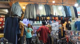 Warga mulai beraktivitas kembali di pusat perbelanjaan setelah aliran listrik di Aceh berangsur pulih berkat kerja cepat petugas di lapangan. (Dok. PLN)