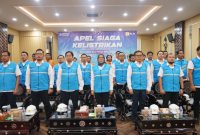 General Manager PLN UIW NTB bersama seluruh unit kerja menegaskan kesiapan personel dan peralatan dalam Apel Siaga Keandalan Kelistrikan Natal dan Tahun Baru. (Dok. PLN)