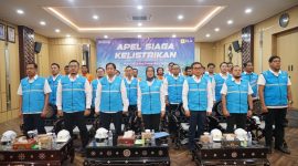General Manager PLN UIW NTB bersama seluruh unit kerja menegaskan kesiapan personel dan peralatan dalam Apel Siaga Keandalan Kelistrikan Natal dan Tahun Baru. (Dok. PLN)