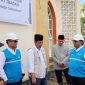Direktur Manajemen Proyek dan Energi Baru Terbarukan (EBT) PLN, Suroso Isnandar (kanan) dan Direktur Manajemen Risiko, Adi Lumakso (kedua dari kiri) saat berdiskusi dengan pengurus masjid dan tim Badan Nasional Penanggulangan Bencana di Masjid Baitul Quddus Mendale, Aceh Tengah untuk mendukung upaya pemulihan sarana ibadah.(Foto: Dok. PLN)