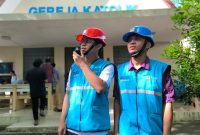 Personel PLN UIW NTB bersiaga dan memantau sistem kelistrikan di lokasi ibadah sebagai bagian dari pengamanan listrik selama masa Siaga Natal dan Tahun Baru.(Foto: Dok. PLN)