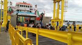 Antrean kendaraan di dalam pelabuhan diatur melalui kantong parkir sebagai langkah antisipasi lonjakan arus libur akhir tahun.(Foto: Istimewa)