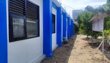 Aktivitas pekerjaan fisik masih ditemukan di SMPN 10 Mataram pada awal Januari 2026, meski proyek diklaim telah melewati tahapan PHO.(Foto: Istimewa)