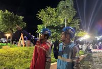 Koordinasi dan pemantauan langsung petugas PLN di pusat keramaian untuk menjamin keandalan listrik selama perayaan pergantian tahun di NTB.(Foto: Dok. PLN)