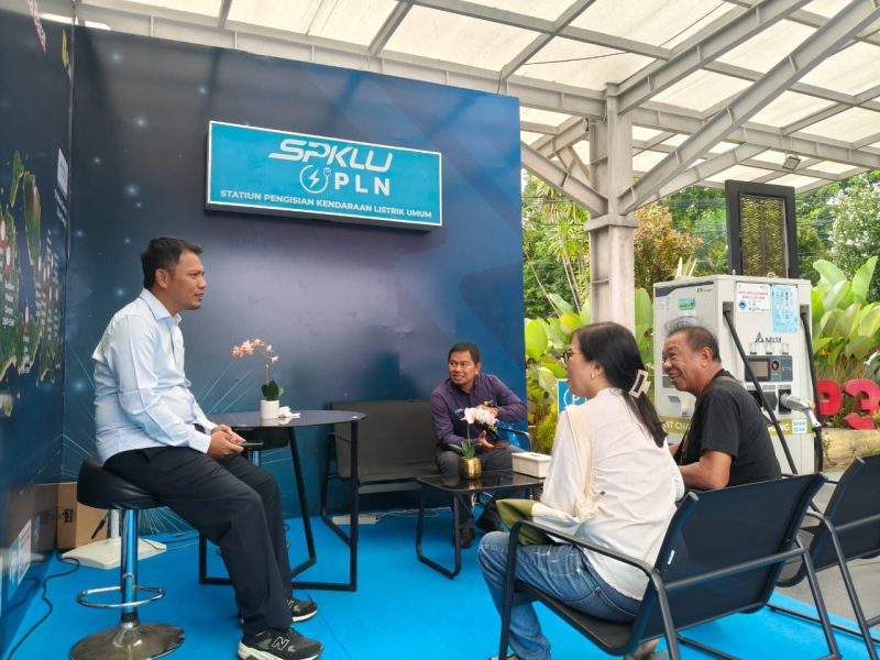 Suasana Posko Siaga SPKLU PLN UIW NTB, wujud kesiapan PLN memberikan layanan prima bagi pengguna EV di Nusa Tenggara Barat.(Foto: Dok. PLN)