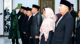Pejabat eselon II Pemprov NTB mengikuti prosesi sumpah jabatan usai penerapan SOTK baru yang merampingkan struktur OPD.(Foto: Istimewa)