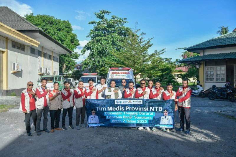 Pelepasan Tim Medis NTB batch kedua menuju Aceh dengan dukungan armada ambulans dari Bank NTB Syariah.(Foto: Istimewa)