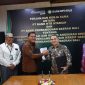 Direktur Utama Bank NTB Syariah Nazaruddin dan Direktur Kredit BPD Bali Made Lestara Widiatmika menandatangani kerja sama pelimpahan pembiayaan PNS di Denpasar. (Dok. Bank NTB Syariah)