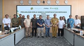 Suasana penandatanganan kerja sama strategis Bank NTB Syariah dengan Bulog, Dinas Koperasi, dan Rajawali Nusindo.(Foto: Istimewa)