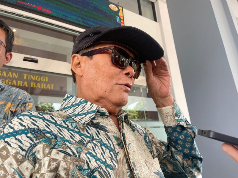 Usai diperiksa penyidik Kejati NTB, Ali Bin Dachlan menyatakan siap mengembalikan kelebihan pembayaran apabila terbukti merugikan keuangan negara dalam pembelian lahan MXGP Samota.(Foto: Istimewa)