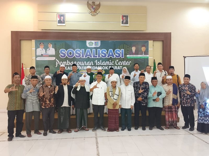 cSuasana sosialisasi pembangunan Islamic Center Lombok Barat yang dihadiri pemerintah daerah, Tuan Guru, dan tokoh masyarakat di Aula Kemenag Lombok Barat, Rabu (14/1/2026).(Foto: Istimewa)