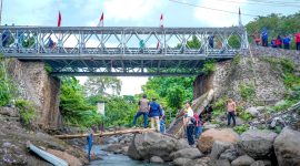 Jembatan Bailey di Desa Perigi kini menghubungkan kembali aktivitas warga, menjadi simbol pemulihan cepat pascabencana banjir.(Foto: Istimewa)