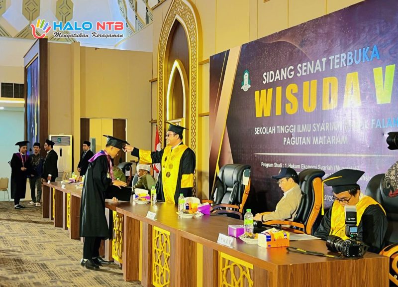 Prosesi Wisuda Ke-V STIS Darul Falah Pagutan Mataram yang diikuti 70 wisudawan dan wisudawati di Asrama Haji Mataram, Rabu (21/1/2026)(Foto: Istimewa)