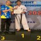 Rafka Mandala Prasetiyo, siswa MAN Lombok Barat, berpose usai meraih Juara I Kejuaraan Nasional Kyokushinkai SLC Cup 2026 di Surabaya.(Foto: Istimewa)