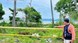 Lokasi penemuan mayat dalam kondisi terbakar di Dusun Batu Leong, Desa Sekotong Barat, Lombok Barat, yang telah dipasang garis polisi.(Foto: Istimewa)