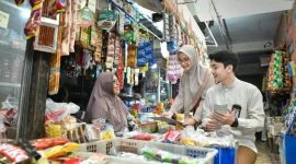 Aktivitas jual beli di pasar rakyat kini didukung sistem pembayaran digital yang lebih praktis dan aman.(Dok. Bank NTB Syariah)