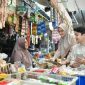 Aktivitas jual beli di pasar rakyat kini didukung sistem pembayaran digital yang lebih praktis dan aman.(Dok. Bank NTB Syariah)
