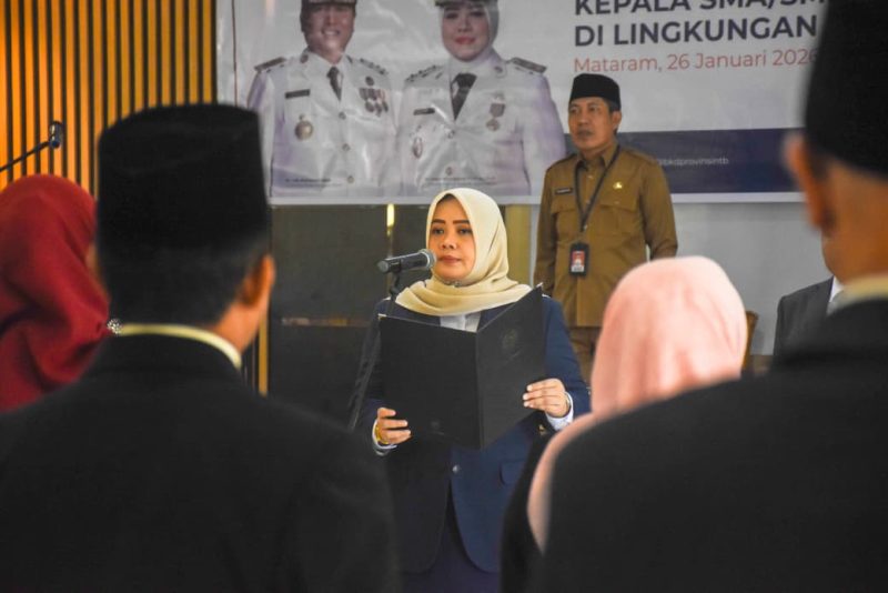 Pelantikan 26 Kepala SMA/SMK Negeri se-NTB dipimpin langsung Wakil Gubernur NTB di Kantor Dikpora NTB, Senin (26/1/2026).(Foto: Diskominfotik NTB)