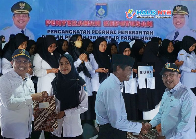 Bupati Lombok Barat Lalu Ahmad Zaini menyerahkan SK pengangkatan kepada PPPK Paruh Waktu di Bencingah Agung, Rabu (28/1).(Foto: Dok. Taufik Natanagara)