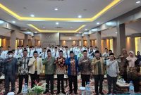 Rektor UIN Mataram bersama jajaran Kemenag NTB dan pimpinan FDIK saat pembukaan Sertifikasi Pembimbing Haji dan Umrah di Mataram.(Foto: Dok. Taufik Natanagara)