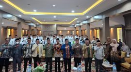 Rektor UIN Mataram bersama jajaran Kemenag NTB dan pimpinan FDIK saat pembukaan Sertifikasi Pembimbing Haji dan Umrah di Mataram.(Foto: Dok. Taufik Natanagara)