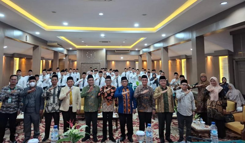 Rektor UIN Mataram bersama jajaran Kemenag NTB dan pimpinan FDIK saat pembukaan Sertifikasi Pembimbing Haji dan Umrah di Mataram.(Foto: Dok. Taufik Natanagara)