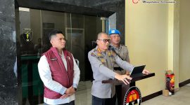 Kabid Humas Polda NTB Kombes Pol Muhammad Kholid menyampaikan keterangan pers terkait penetapan tersangka kasus narkotika yang melibatkan Kasat Narkoba Polres Bima Kota, di Mapolda NTB, Mataram.(Dok.istimewa)