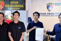 Wartawan Wartalombok.com, Moh. Helmi (tengah), didampingi Ketua JOIN NTB Ramli (kanan) dan perwakilan organisasi pers, saat menyerahkan surat pengaduan terkait dugaan intimidasi saat menjalankan tugas jurnalistik kepada Satreskrim Polres Lombok Barat, Senin (9/2/2026).(Dok.istimewa)