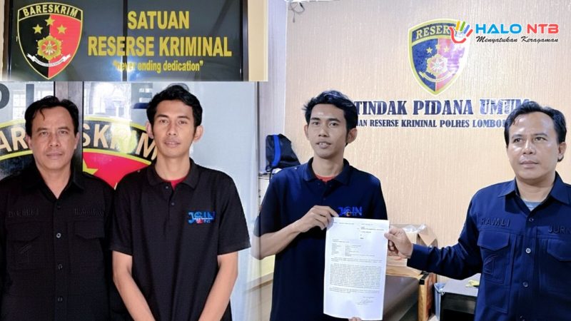 Wartawan Wartalombok.com, Moh. Helmi (tengah), didampingi Ketua JOIN NTB Ramli (kanan) dan perwakilan organisasi pers, saat menyerahkan surat pengaduan terkait dugaan intimidasi saat menjalankan tugas jurnalistik kepada Satreskrim Polres Lombok Barat, Senin (9/2/2026).(Dok.istimewa)