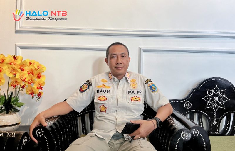 Kepala Satpol PP Lombok Barat, I Ketut Rauh, saat menyampaikan keterangan terkait rangkaian kegiatan HUT Satpol PP ke-76 dan HUT Linmas ke-64 tahun 2026.(Foto istimewa)