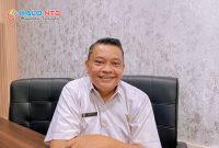 Kepala DSP3A Lombok Barat, Arief Suryawirawan, memberikan keterangan terkait penonaktifan 47.000 peserta BPJS PBI dan langkah reaktivasi yang disiapkan pemerintah daerah.(Foto: Dok. Taufik Natanagara)