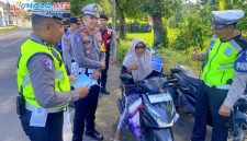 Petugas gabungan Polres Lombok Barat bersama TNI dan Dishub saat menggelar razia stasioner Operasi Keselamatan Rinjani 2026. (Foto istimewa)