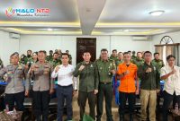 Perwakilan Polda NTB bersama jajaran Balai Taman Nasional Gunung Rinjani saat kegiatan peningkatan kapasitas Polisi Kehutanan di Senggigi, Lombok Barat.(Foto istimewa)