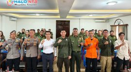 Perwakilan Polda NTB bersama jajaran Balai Taman Nasional Gunung Rinjani saat kegiatan peningkatan kapasitas Polisi Kehutanan di Senggigi, Lombok Barat.(Foto istimewa)