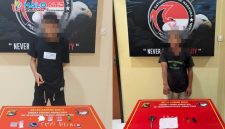 Dua terduga pelaku kasus narkotika diamankan Satresnarkoba Polres Lombok Utara saat gelar perkara di Mapolres setempat, terkait pengungkapan jaringan sabu di Kecamatan Bayan.(Dok.Humas Polda NTB)