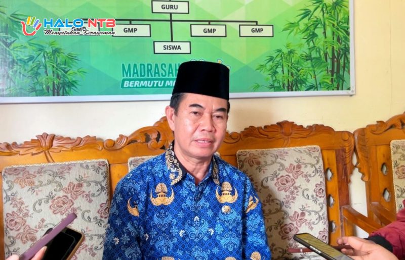 Kepala MAN Lombok Barat H. Kemas Burhan saat memberikan klarifikasi terkait kebijakan “Lock the Gate” di lingkungan madrasah.(Foto istimewa)