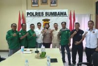 Kapolres Sumbawa AKBP Marieta Dwi Ardhini, S.H., S.I.K., menerima hearing Lingkar Hijau Sumbawa (LH), Rabu (18/2/2026), terkait aspirasi pemberantasan narkoba. Dialog berlangsung terbuka dan kondusif di Mapolres Sumbawa.(Foto istimewa)