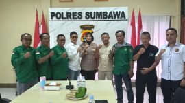 Kapolres Sumbawa AKBP Marieta Dwi Ardhini, S.H., S.I.K., menerima hearing Lingkar Hijau Sumbawa (LH), Rabu (18/2/2026), terkait aspirasi pemberantasan narkoba. Dialog berlangsung terbuka dan kondusif di Mapolres Sumbawa.(Foto istimewa)