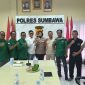 Kapolres Sumbawa AKBP Marieta Dwi Ardhini, S.H., S.I.K., menerima hearing Lingkar Hijau Sumbawa (LH), Rabu (18/2/2026), terkait aspirasi pemberantasan narkoba. Dialog berlangsung terbuka dan kondusif di Mapolres Sumbawa.(Foto istimewa)