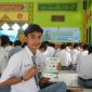 Siswa SMAN 1 Taliwang menunjukkan materi edukasi keselamatan listrik usai kegiatan sosialisasi yang digelar PT PLN (Persero) UPK Tambora.(Foto istimewa)