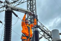 Modernisasi dan pengecekan sistem kelistrikan dilakukan secara intensif demi menghadirkan listrik andal tanpa gangguan di bulan suci Ramadan.(Foto: Dok. PLN)