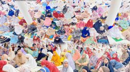 Ribuan jamaah memadati area utama Pondok Pesantren Darul Falah Pagutan, Kota Mataram, Minggu (22/2/2026), untuk mengikuti Majelis Badruttamam meski diguyur hujan sejak pagi hari.(Foto istimewa)