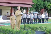 Apel Siaga Kamtibmas menyambut Ramadan 1447 H digelar di Lapangan Bhara Daksa Polda NTB, Senin (23/2/2026), dihadiri Kapolda NTB, Gubernur NTB, Danrem 162/Wira Bhakti, serta jajaran Forkopimda sebagai bentuk kesiapan menjaga keamanan dan ketertiban masyarakat selama bulan suci Ramadan.(Dok.Humas Polda NTB)