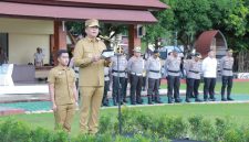 Apel Siaga Kamtibmas menyambut Ramadan 1447 H digelar di Lapangan Bhara Daksa Polda NTB, Senin (23/2/2026), dihadiri Kapolda NTB, Gubernur NTB, Danrem 162/Wira Bhakti, serta jajaran Forkopimda sebagai bentuk kesiapan menjaga keamanan dan ketertiban masyarakat selama bulan suci Ramadan.(Dok.Humas Polda NTB)