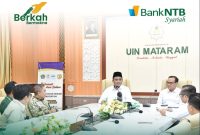 Rektor UIN Mataram memimpin diskusi bersama jajaran pimpinan dan perwakilan Bank NTB Syariah usai penandatanganan kerja sama strategis.(Foto istimewa)